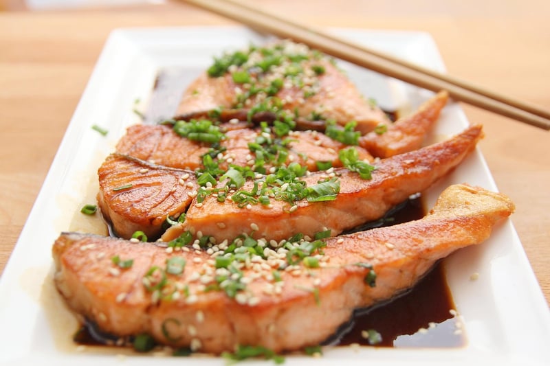 Grilled Salmon with Steamed Broccoli